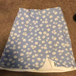 Blue skirt with daisy’s